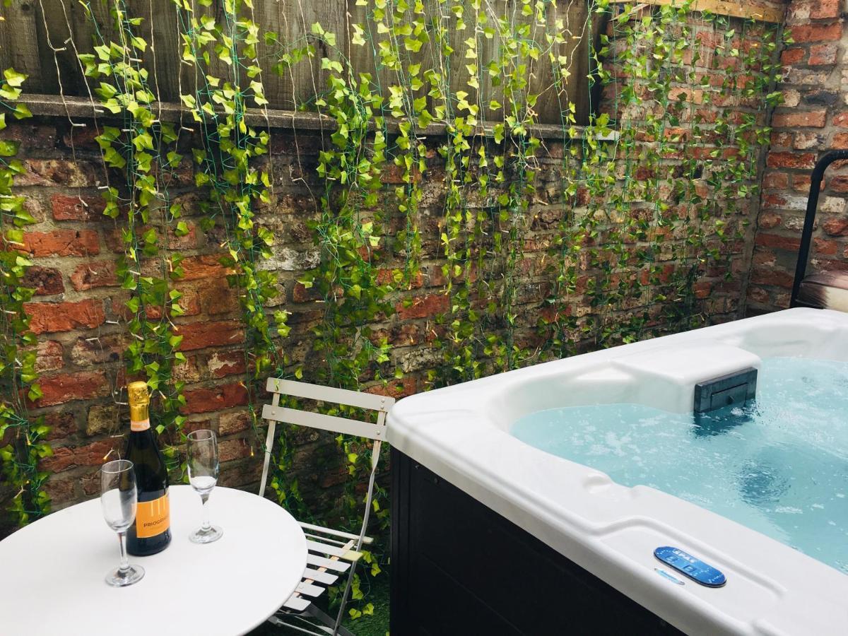 The Mount Hideaway With Hot Tub Holiday home *