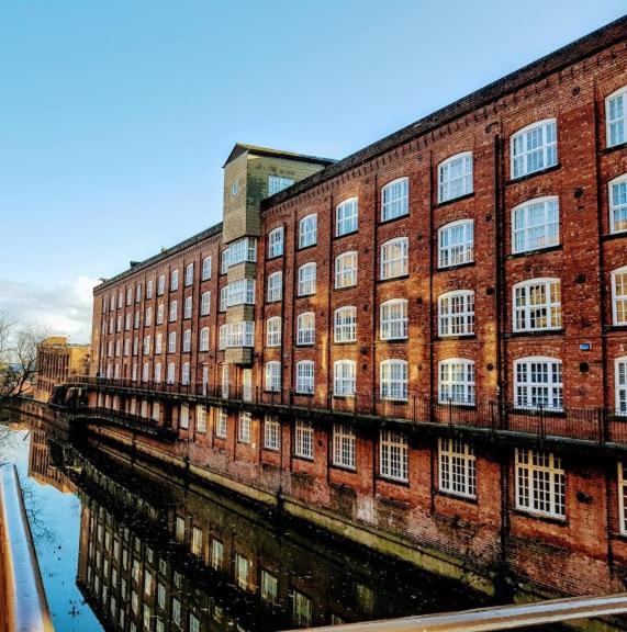 Cocoa Lily - River Fronted With Secure Parking York