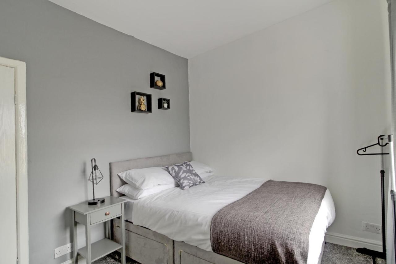 Apartment Spring Hall's House *