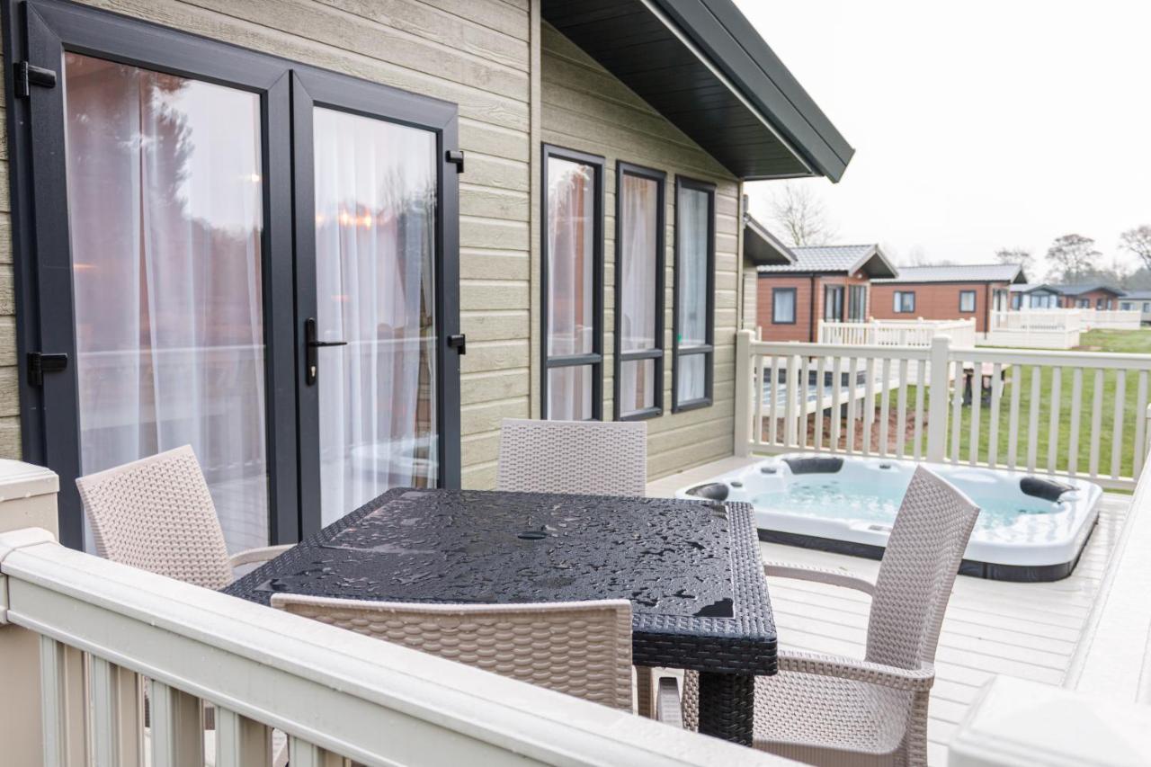 Lodge The White Rose With Hot Tub *