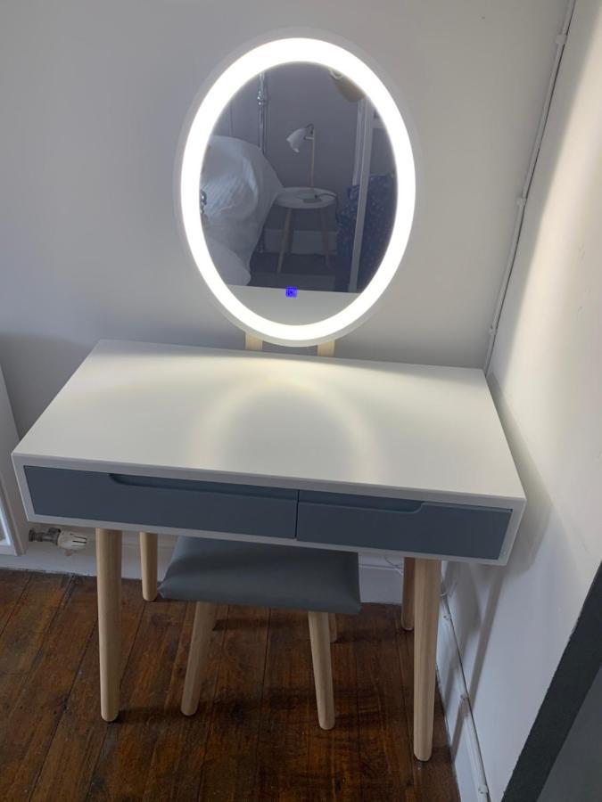 The Location- 1 Free Private Parking Space - 60 Second Walk 2 Minster!