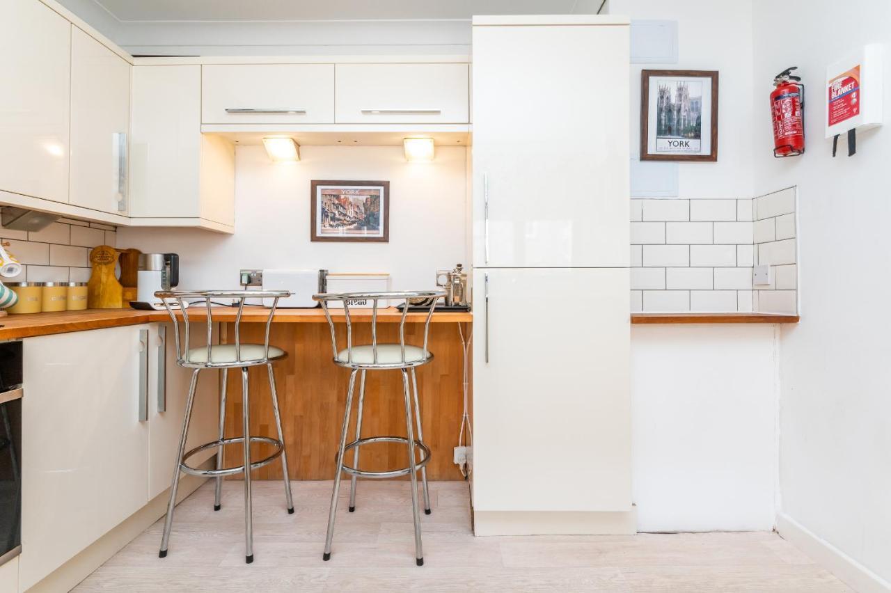 Apartment Lovely In - Pass The Keys *