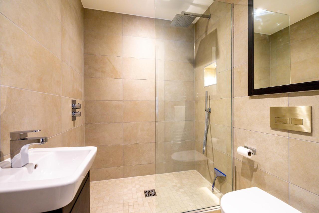 Piccadilly Place *
