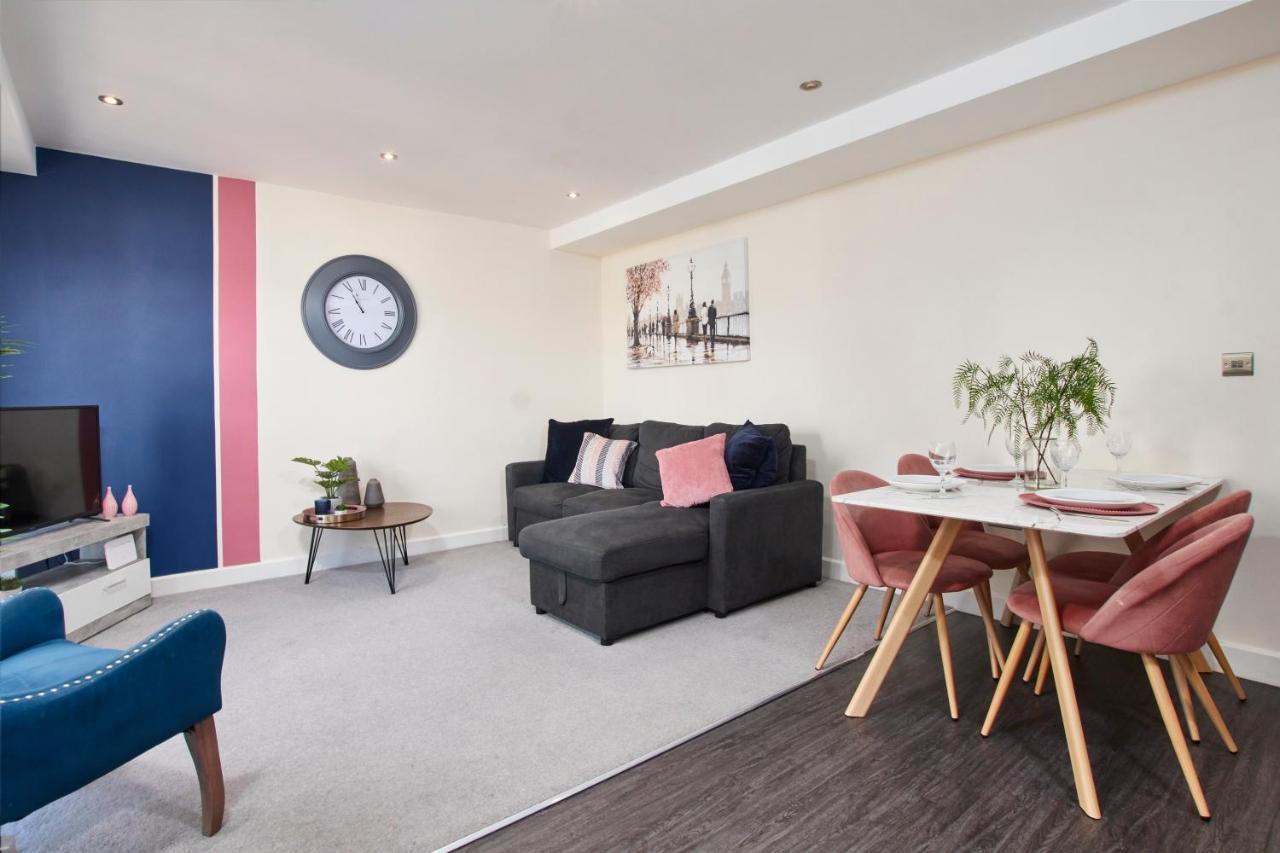 Luxury Centre Apartment-sleeps 6 With Parking
