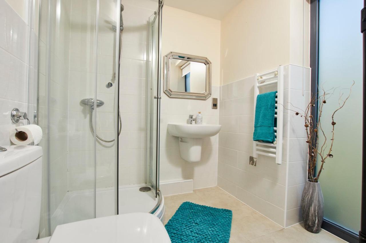 Apartment Luxury Centre Apartment-sleeps 6 With Parking York