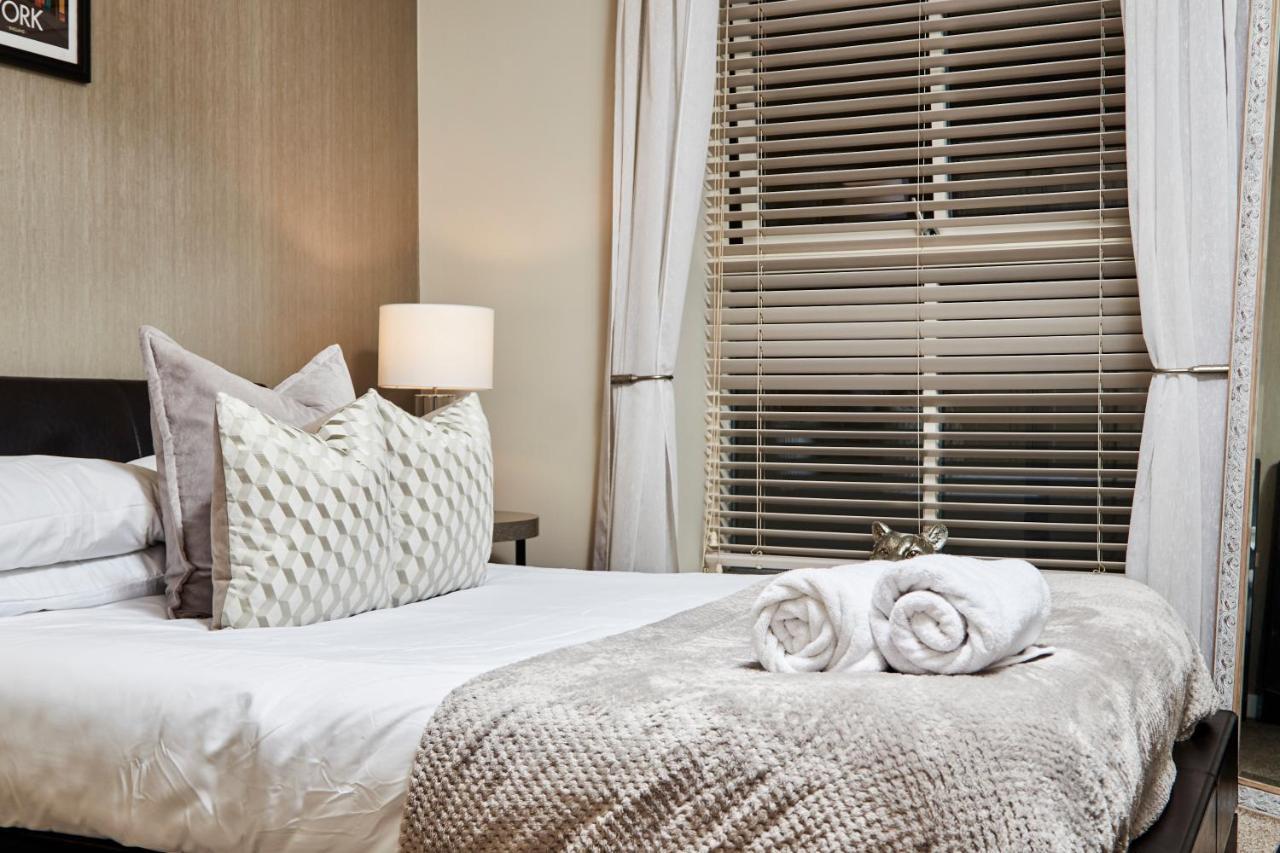 Vikings With Private Parking & Terrace Apartment York