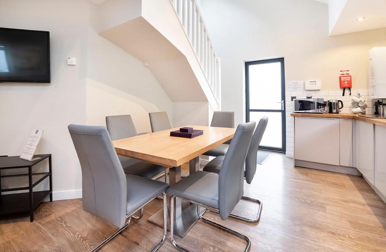 - Monkbar Mews Apartment