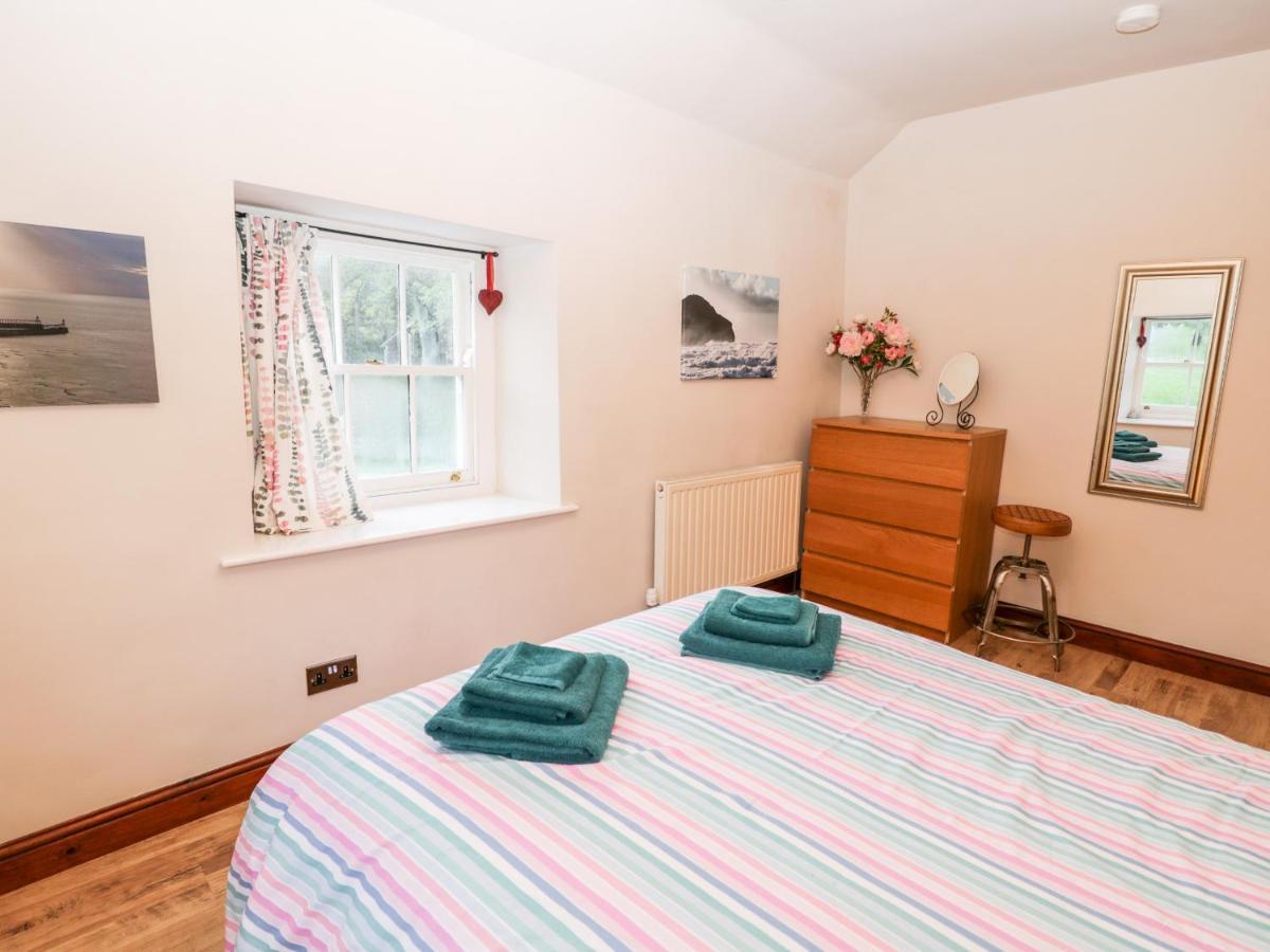 Holiday home Hollyside Cottage York