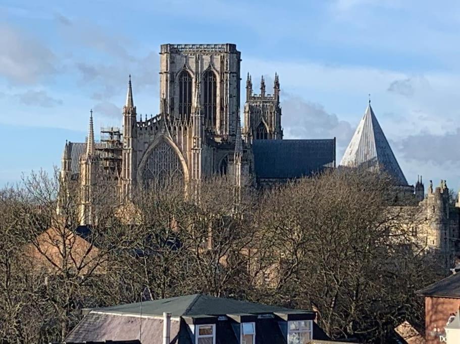 Betty's Minster View - 6 Twins Or 3 Superkings -central With Free Parking