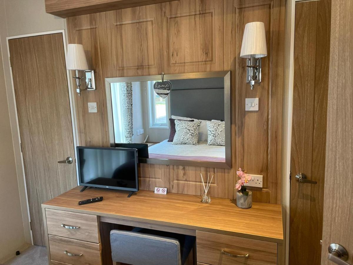 Bakers With Hot Tub Holiday home York