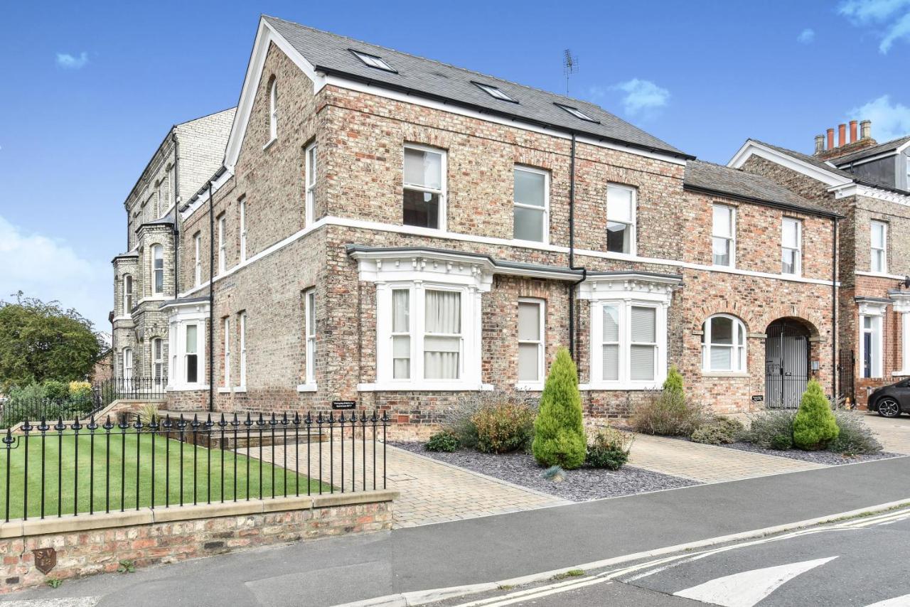 Clifford's Reach At Bluebridge Court With Free Parking