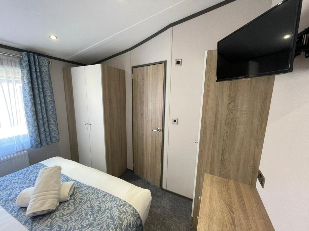 Oakwood With Hot Tub Holiday home *