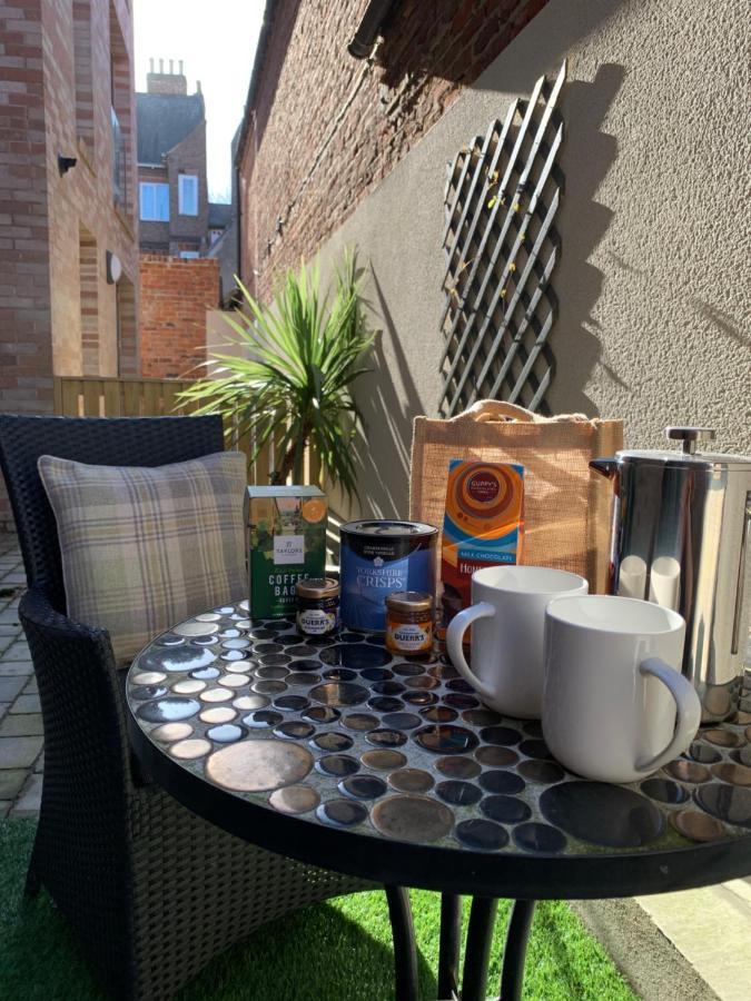 Staycation With Free Parking Apartment