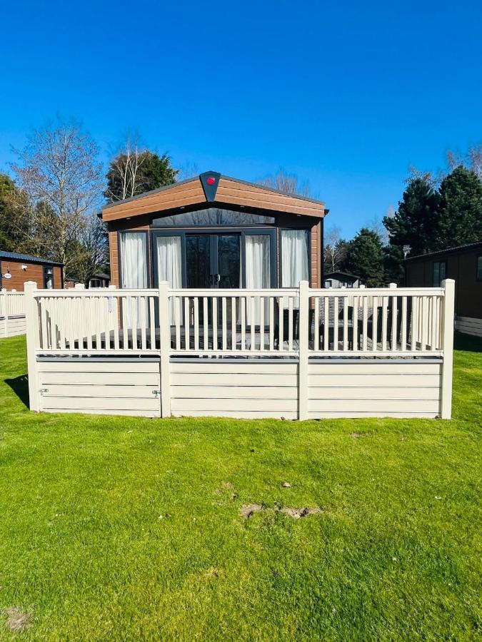 Bakers With Hot Tub Holiday home York