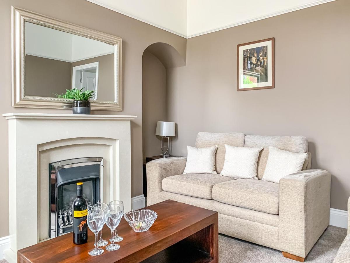 Cedar House - Quaint Victorian With Free Parking