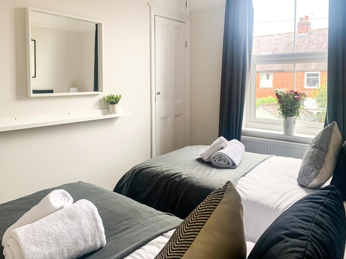 Cedar House - Quaint Victorian With Free Parking Apartment *