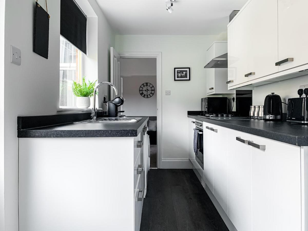 Cedar House - Quaint Victorian With Free Parking Apartment