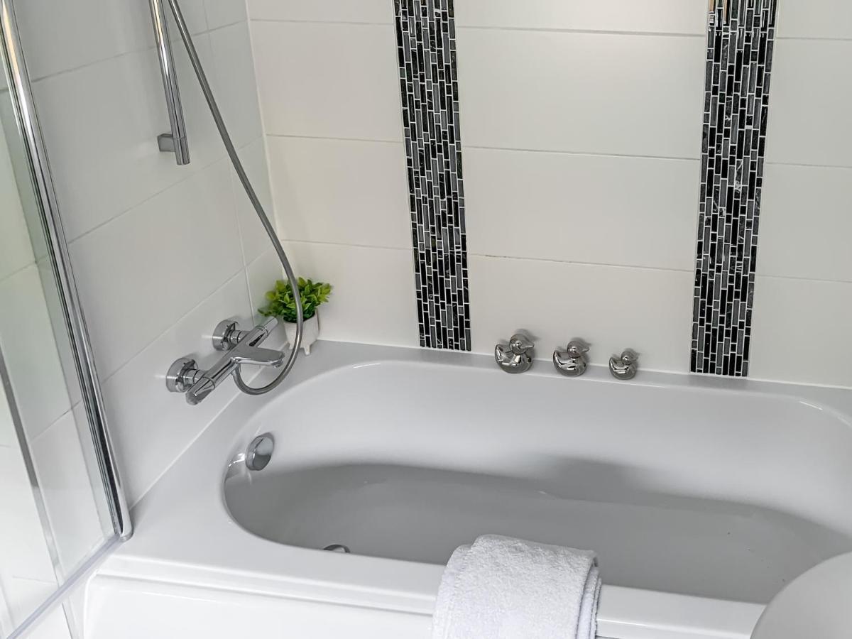 Cedar House - Quaint Victorian With Free Parking * York