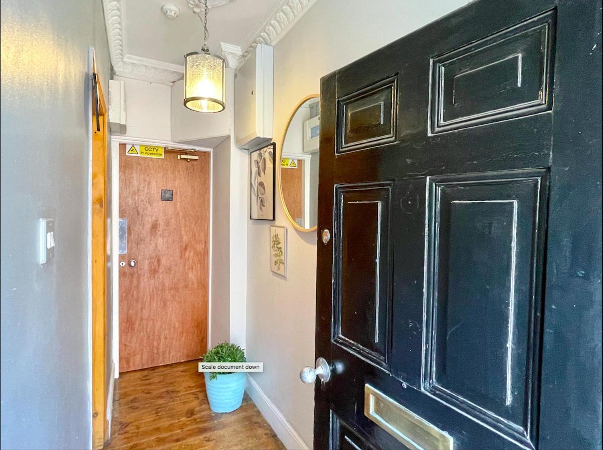 The Location- 1 Free Private Parking Space - 60 Second Walk 2 Minster!