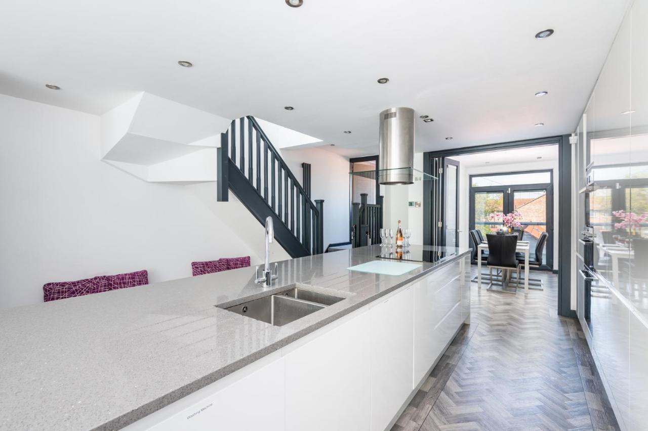 Modern Duplex With 75 Inch Tv I Pass The Keys *