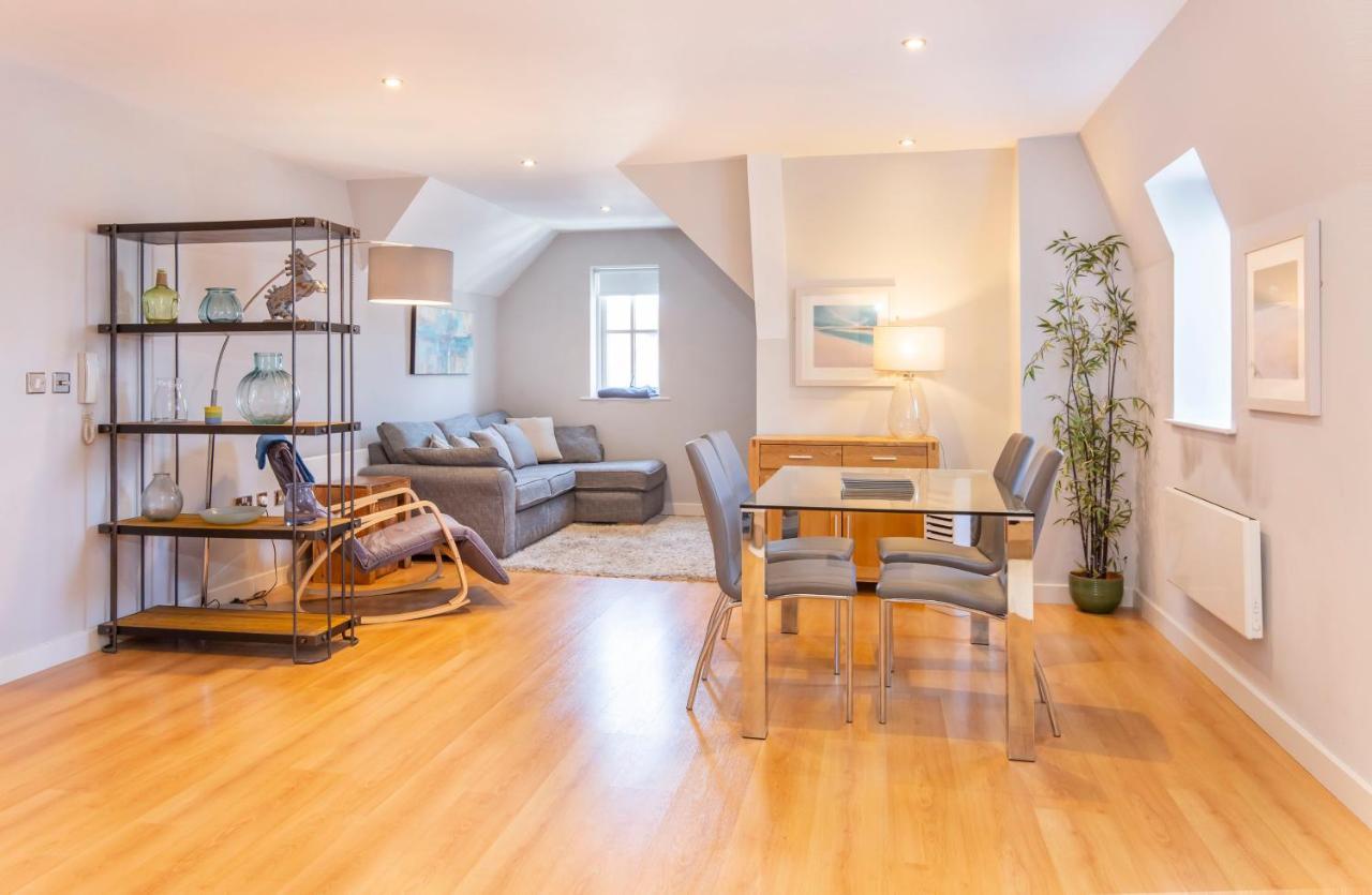 79 Centurion Square * York