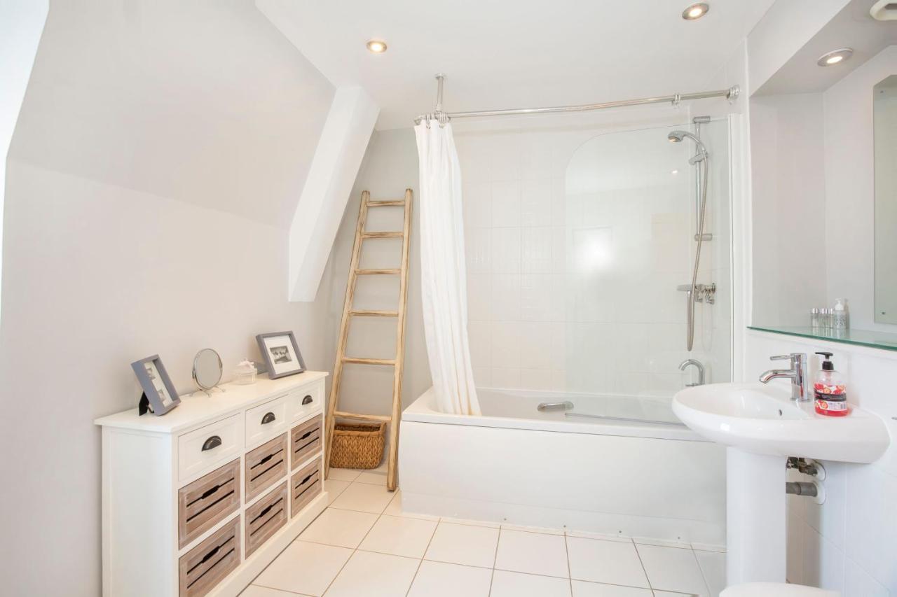 79 Centurion Square * York