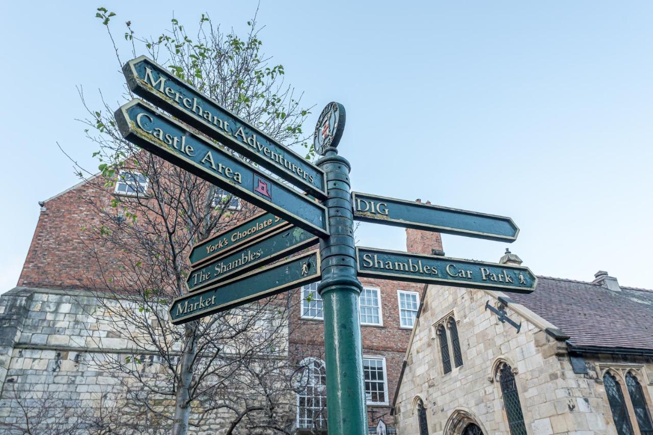 With Free Parking, 10 Min Walk To Bar Walls Holiday home York