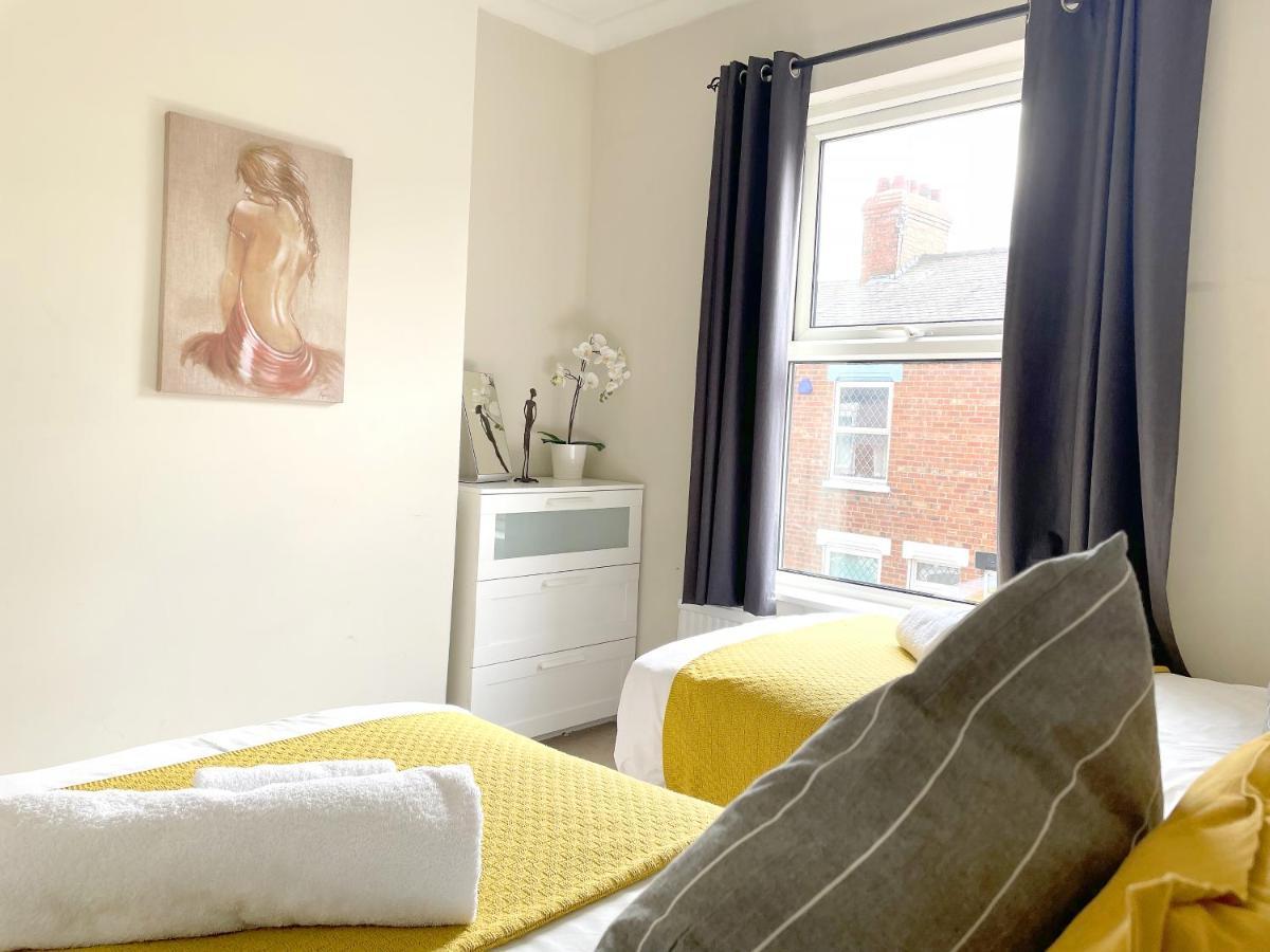 The Racecourse - Quaint Victorian With Free Parking Holiday home *