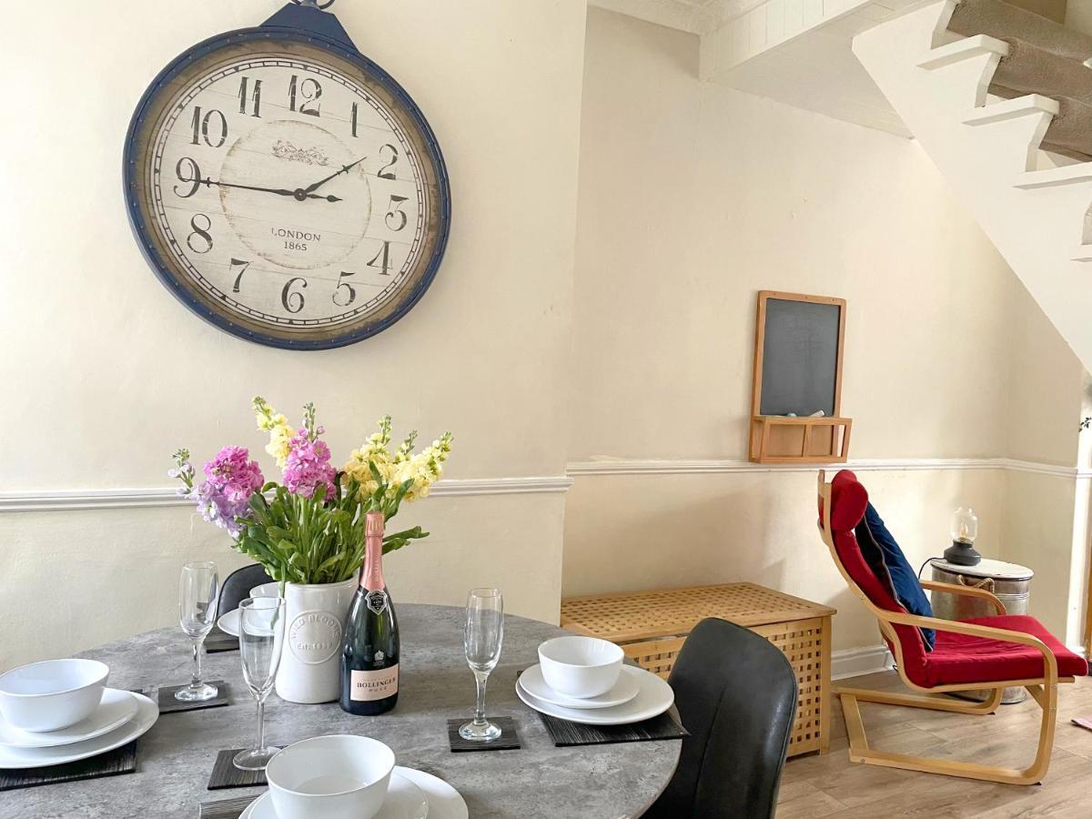 Holiday home The Racecourse - Quaint Victorian With Free Parking