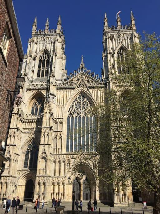 Apartment Lovely Spacious Home, 8mins Walk To Minster