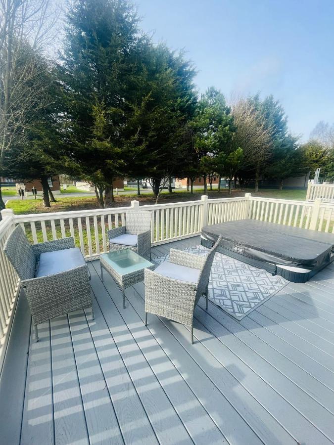Springwood With Hot Tub Holiday home *