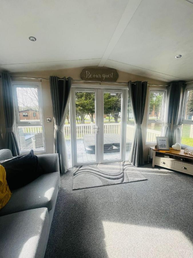Springwood With Hot Tub Holiday home
