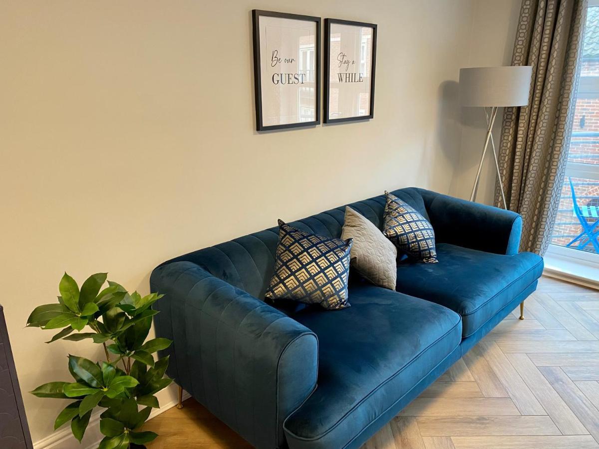Luxury Riverside Centre Apartment *