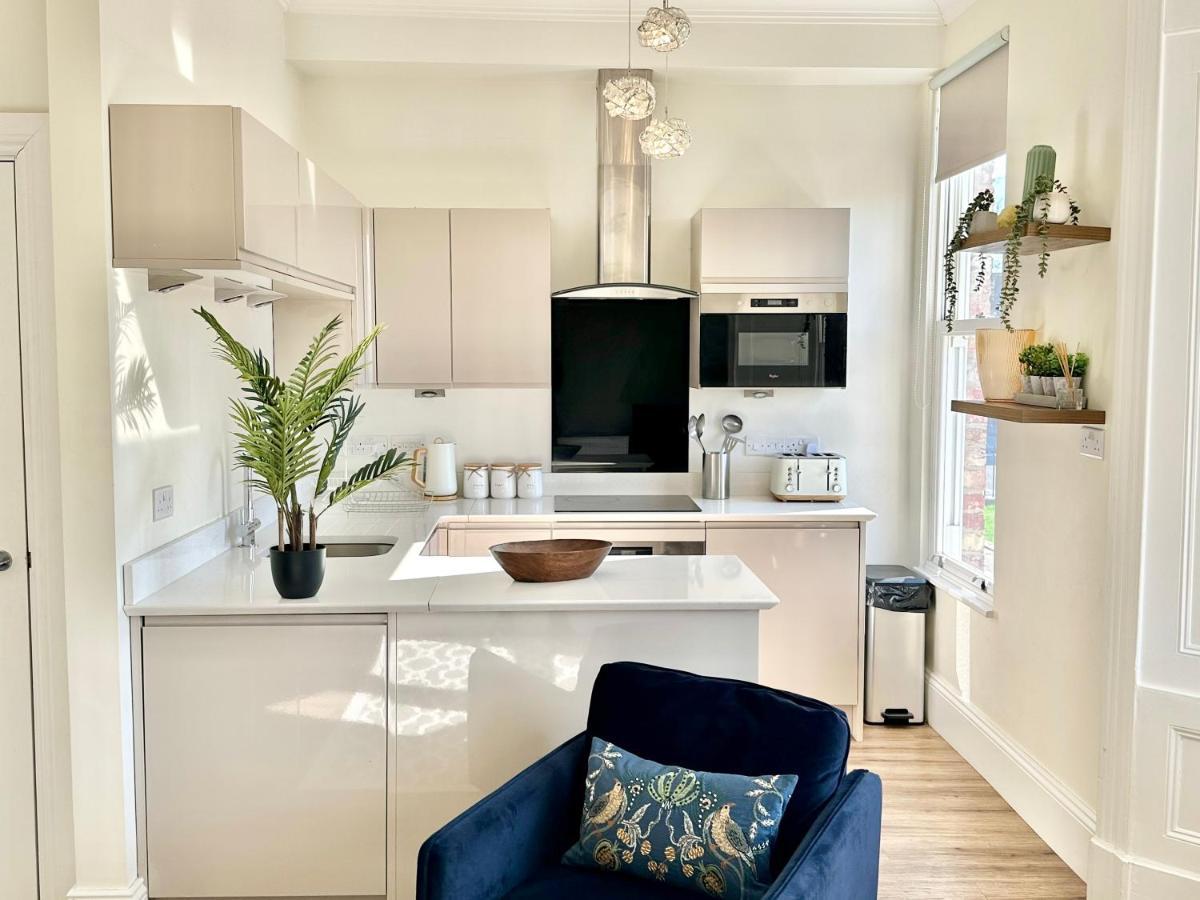 Clifford's Reach At Bluebridge Court With Free Parking *