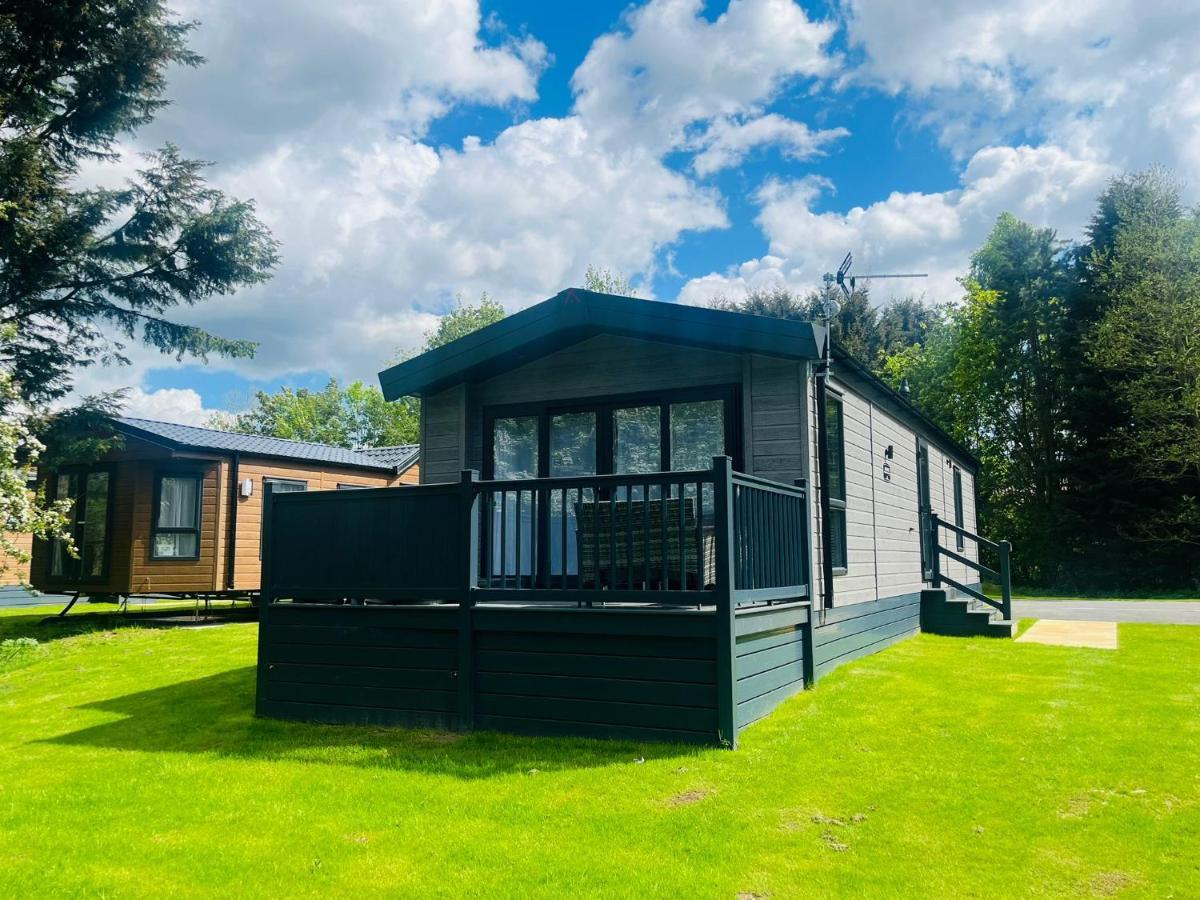 Silver Wood With Hot Tub Holiday home *