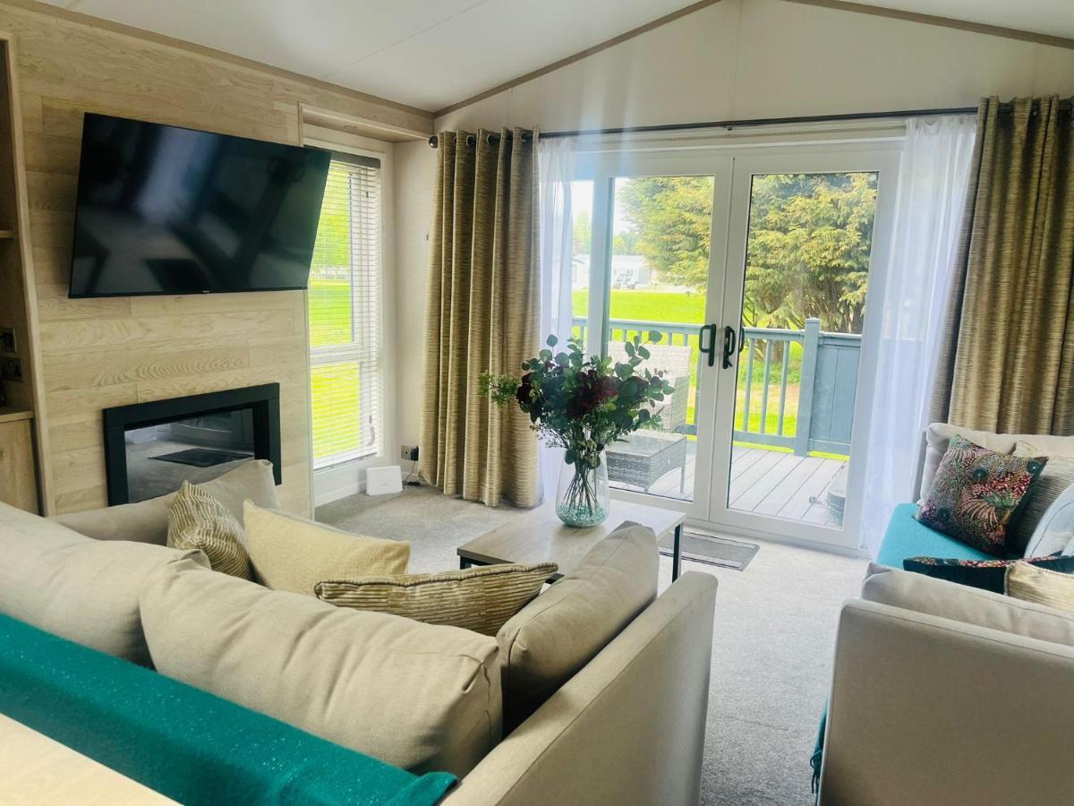 Silver Wood With Hot Tub Holiday home *