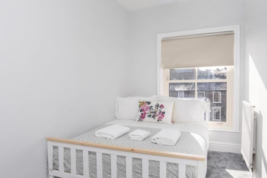 Station View Apartment