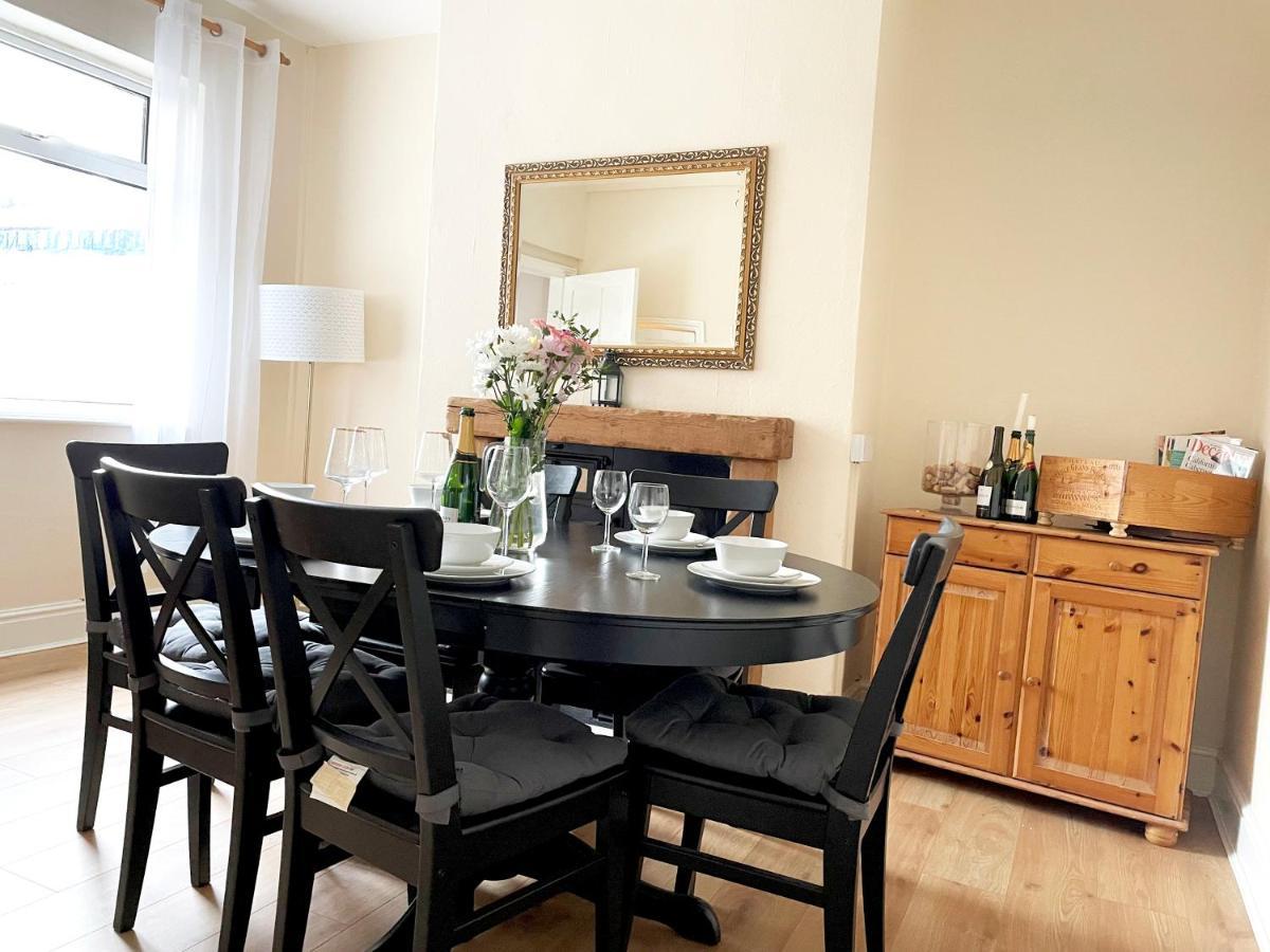 The Neville - Quaint Victorian With Free Parking Apartment