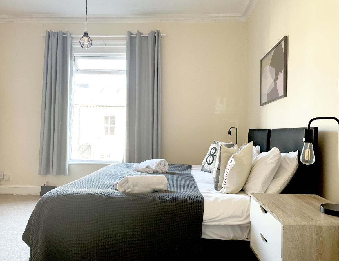 The Neville - Quaint Victorian With Free Parking *