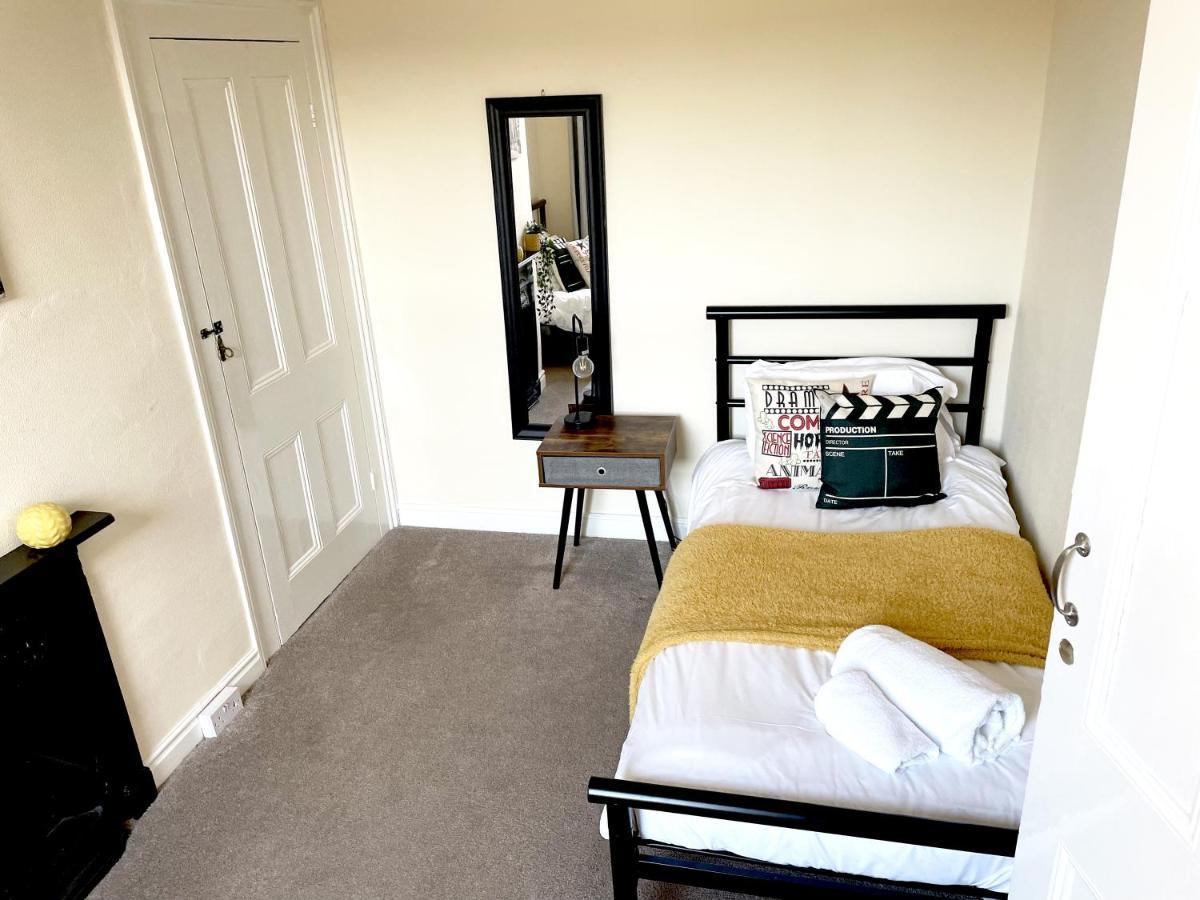 The Neville - Quaint Victorian With Free Parking Apartment