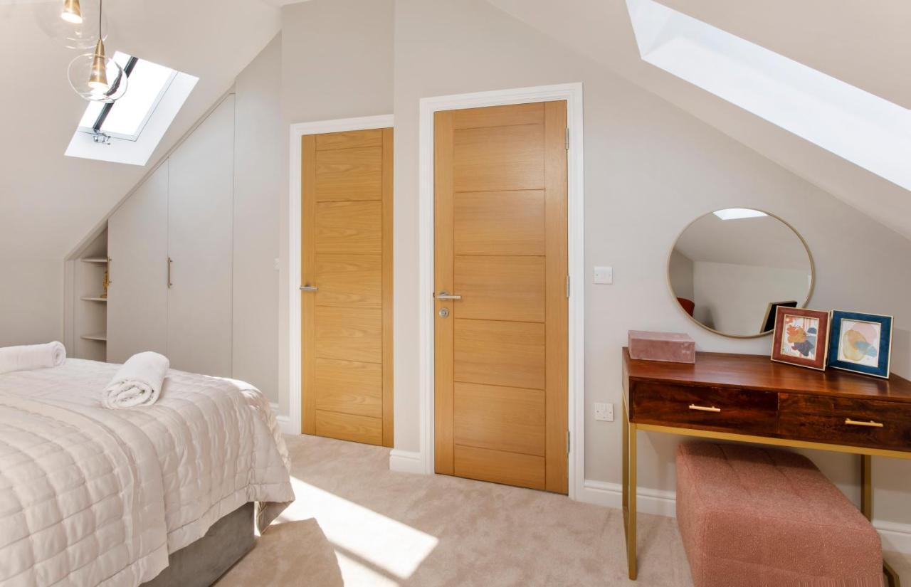 Crescent Court Modern And Luxurious York