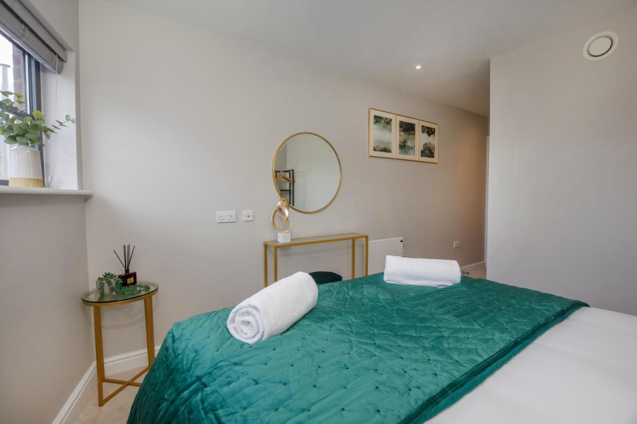Crescent Court Modern And Luxurious * York