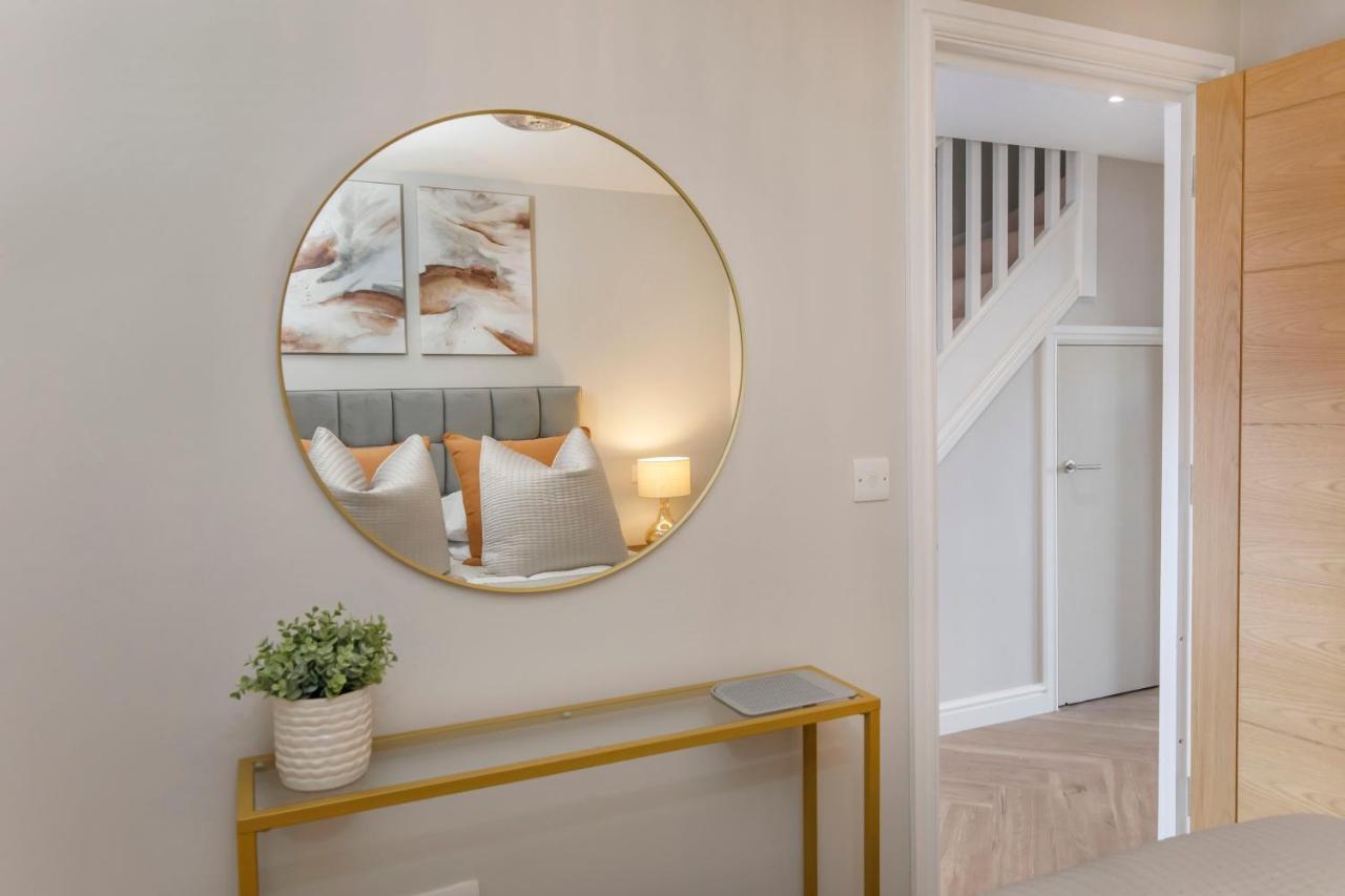 Crescent Court Modern And Luxurious