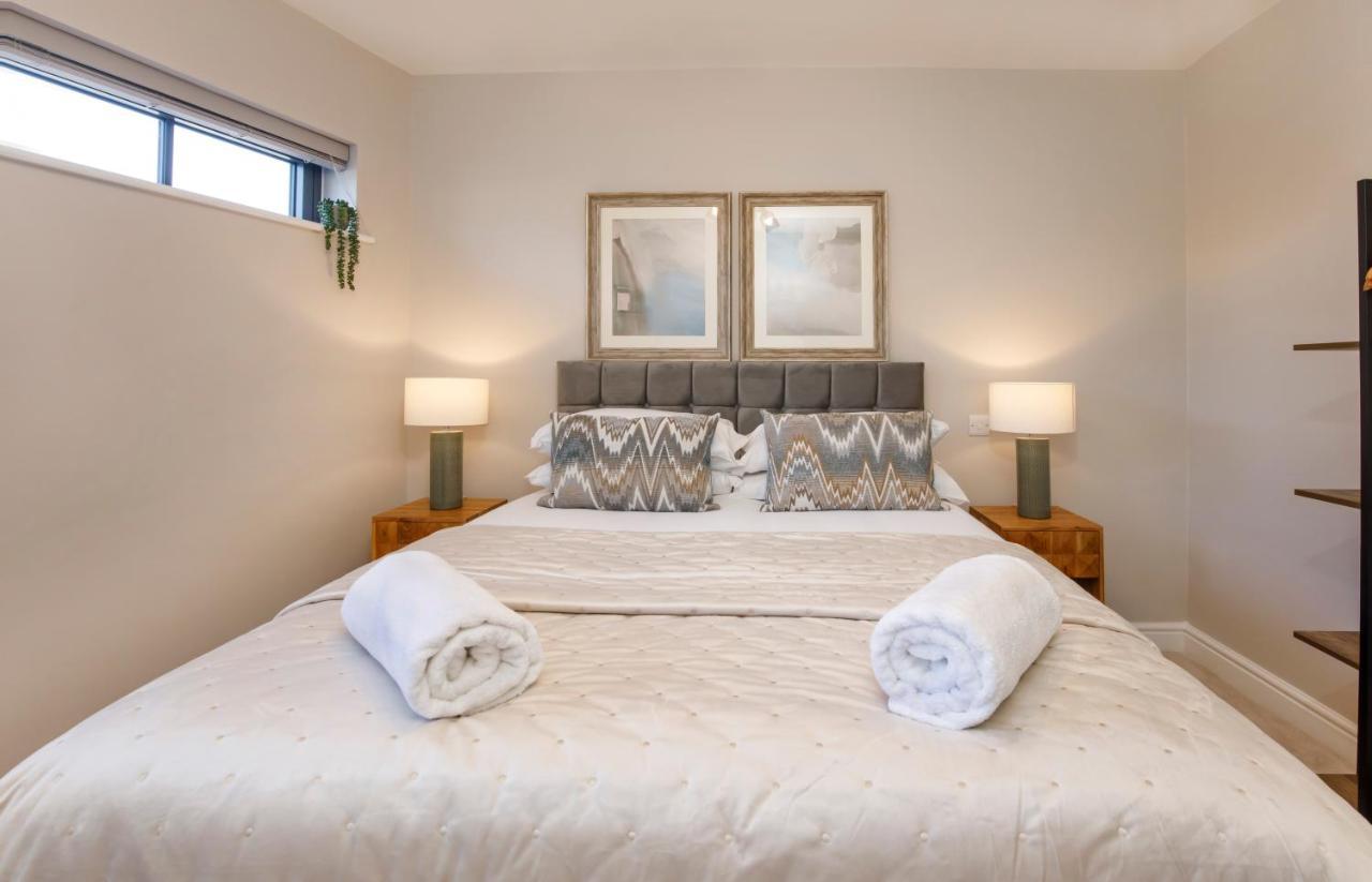 Crescent Court Modern And Luxurious Apartment