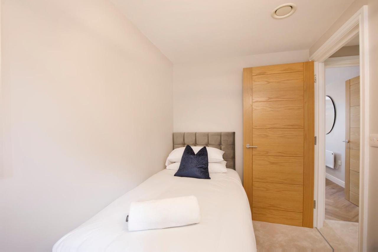 Crescent Court Modern And Luxurious York