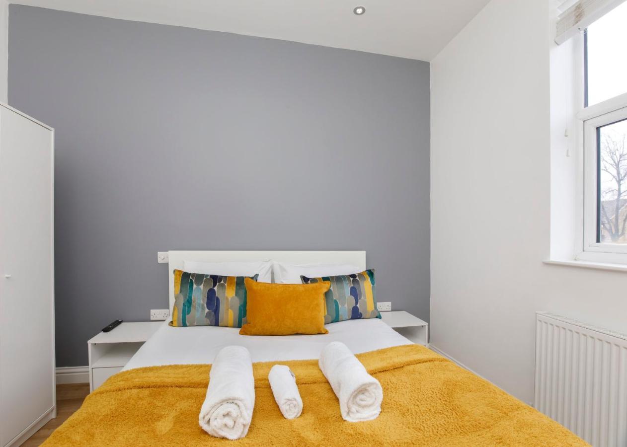 Henry Court 4 *
