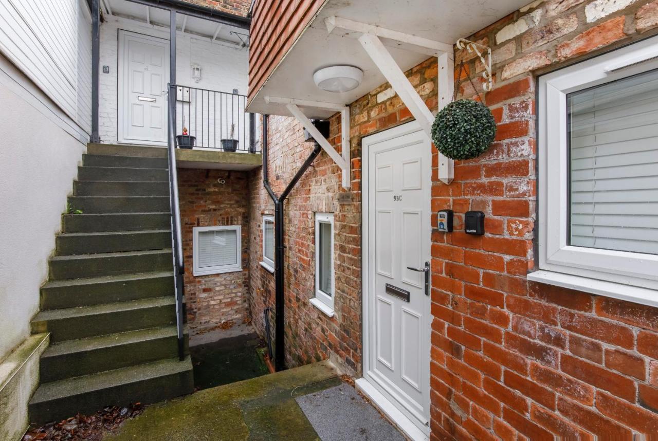 Henry Court 4