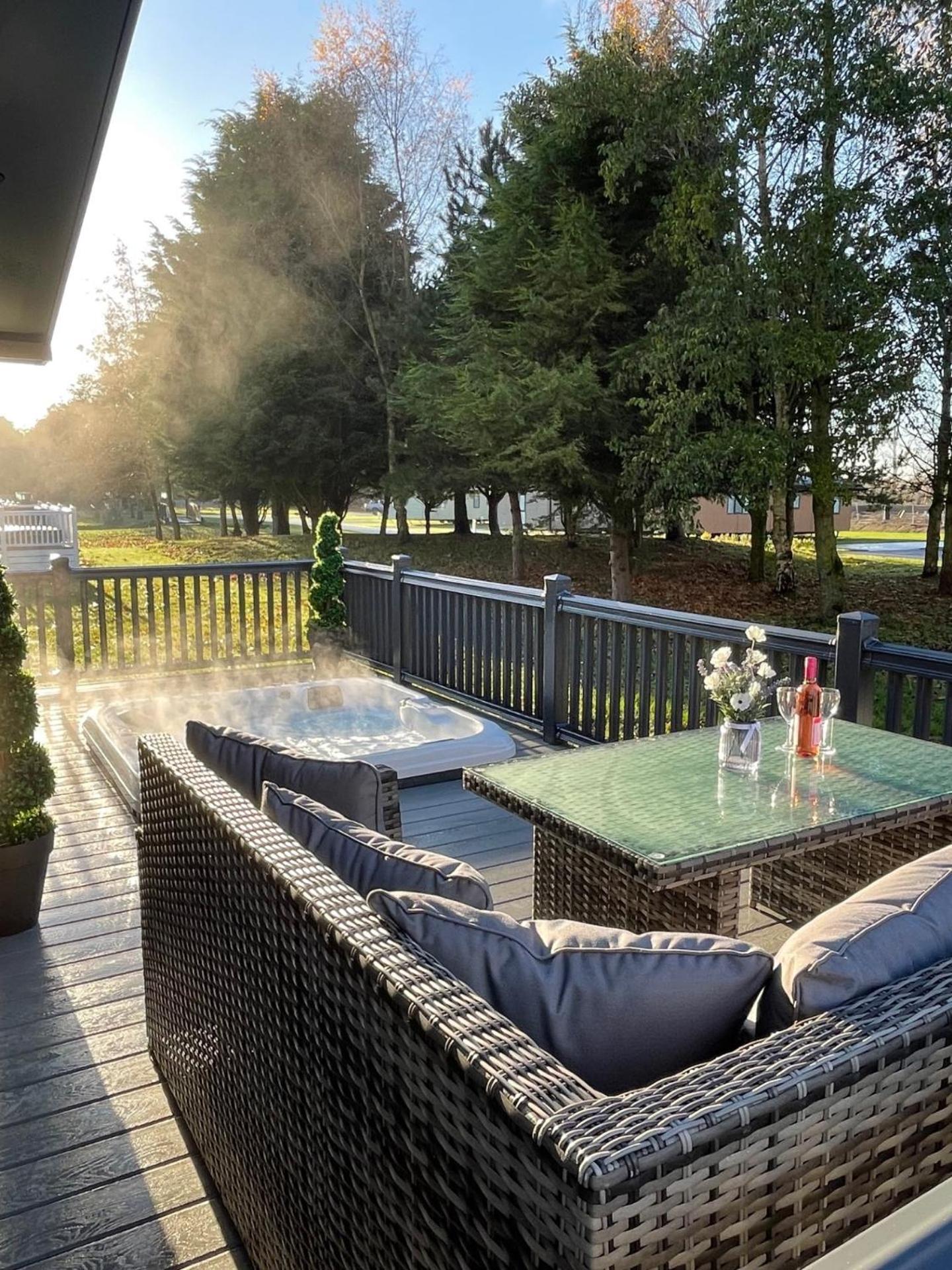 Ailsa With Hot Tub Holiday home *