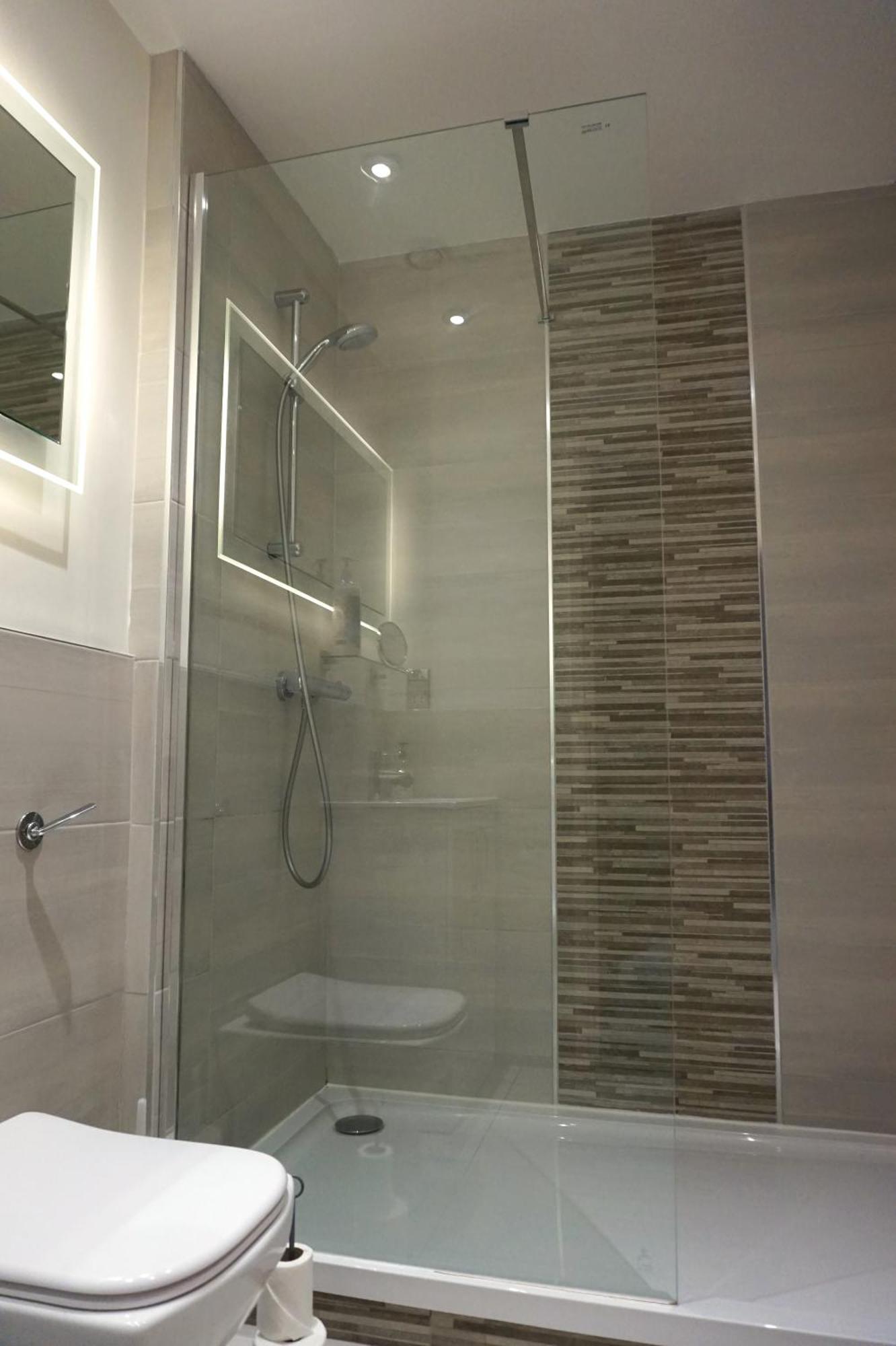 Domus, With Free Secure Parking On Site Apartment