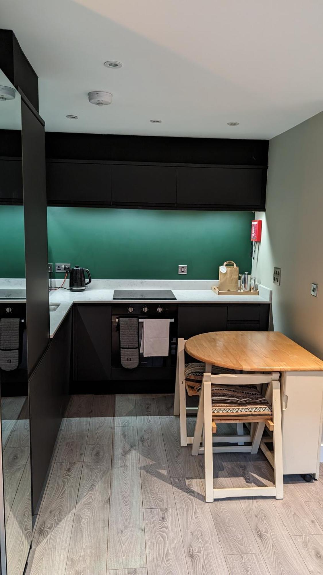 Apartment Staycation With Free Parking